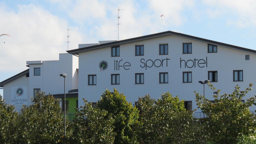 Life Sport Hotel Mentana エクステリア 写真